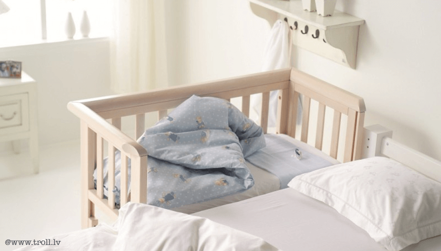 Co-sleeperbedje je baby: samen en toch apart