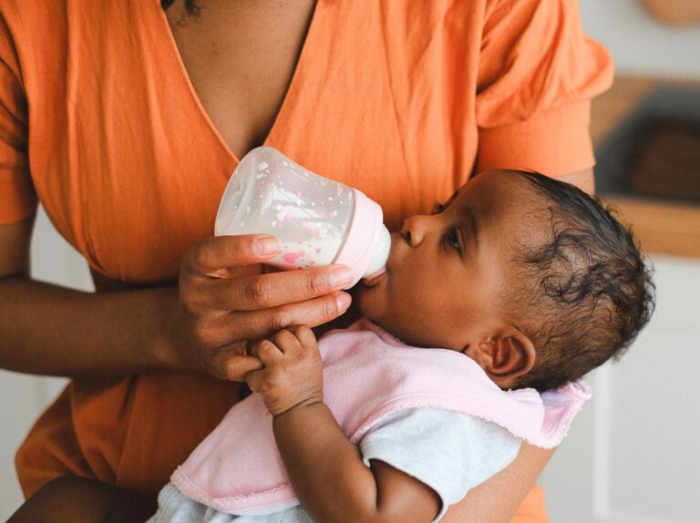 Kan je een baby te veel voeding geven?