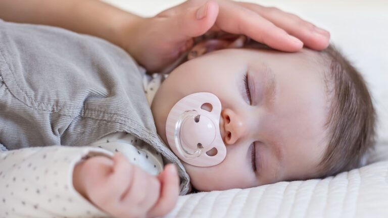 Baby slaaptraining: wanneer begin je en hoe pak je het aan?