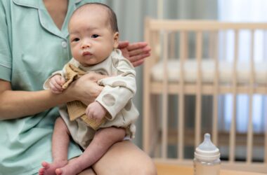 Je baby heeft de hik: hoe ontstaat het en wat kun je doen?