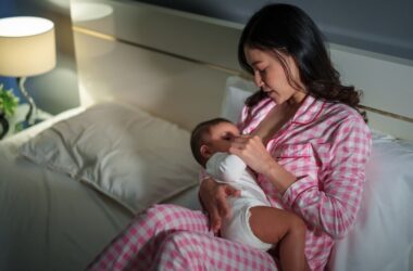 Droomvoeding baby: wat is het en hoe pak je het aan?